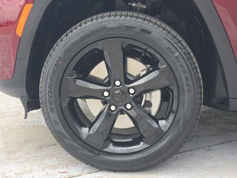 New 2026 Jeep Grand Cherokee L Limited AWD/4WD image 10