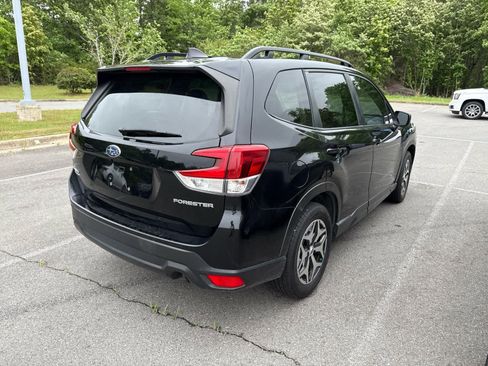 Used 2023 Subaru Forester Premium image 3