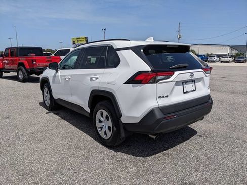 Used 2021 Toyota RAV4 LE AWD/4WD image 6