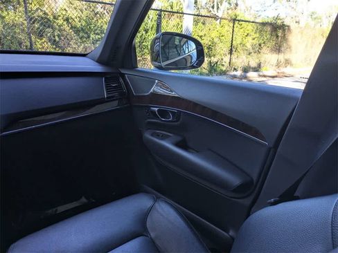 Used 2016 Volvo XC90 T6 Momentum w/ Momentum Plus Package image 22