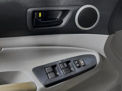 Used 2012 Toyota Tacoma PreRunner image 16