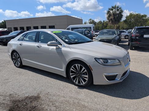 Used 2019 Lincoln MKZ Reserve FWD image 1