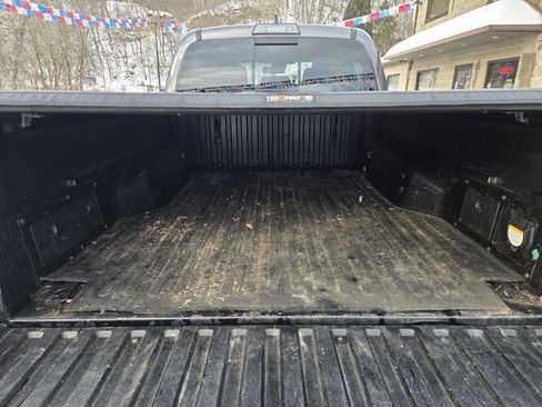 Used 2018 Toyota Tacoma TRD Sport image 16