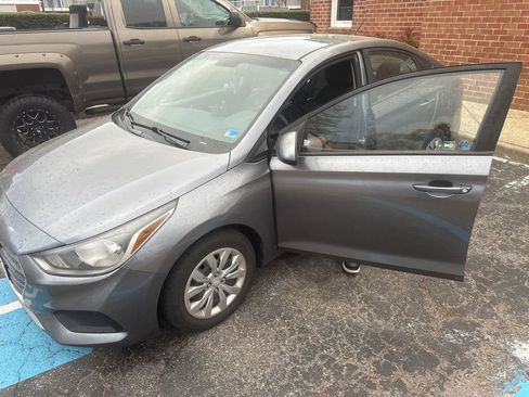 Used 2018 Hyundai Accent SE image 3