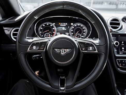 Used 2017 Bentley Bentayga AWD/4WD image 51