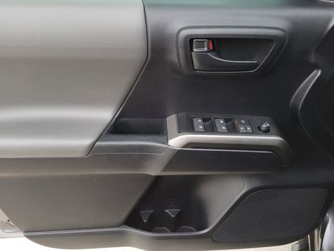 Used 2021 Toyota Tacoma SR5 w/ SR5 Appearance Package (SM) RWD image 16
