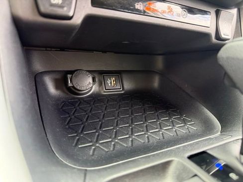 Used 2025 Toyota RAV4 XLE image 16