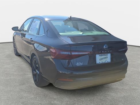 Certified 2025 Volkswagen Jetta SE image 7