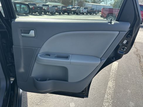 Used 2005 Ford Five Hundred SE image 17