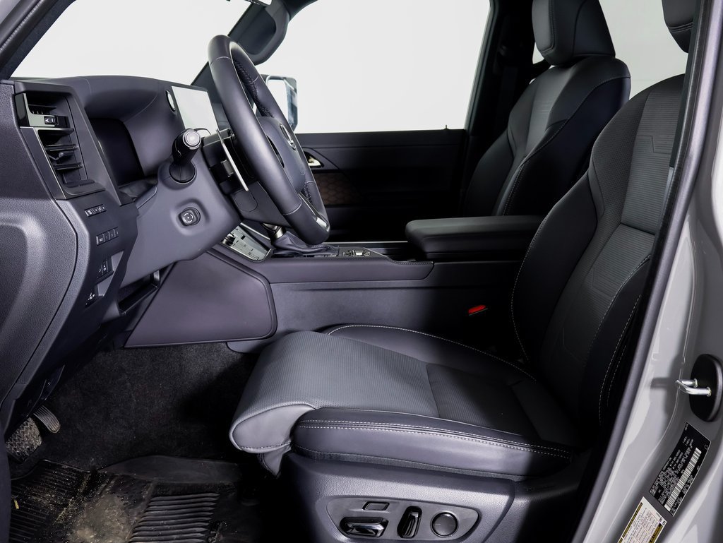 Used 2025 Lexus GX 550 w/ Accessory Package (2T) AWD/4WD image 5