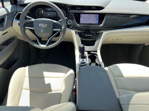 Certified 2023 Cadillac XT6 Premium Luxury image 3