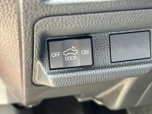 Certified 2025 Toyota Tacoma SR5 AWD/4WD image 25
