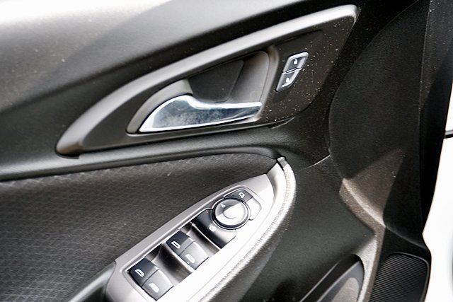 Used 2025 Chevrolet Malibu RS FWD image 32