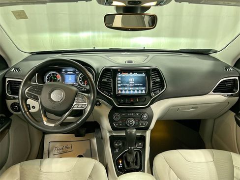 Used 2021 Jeep Cherokee Limited image 18