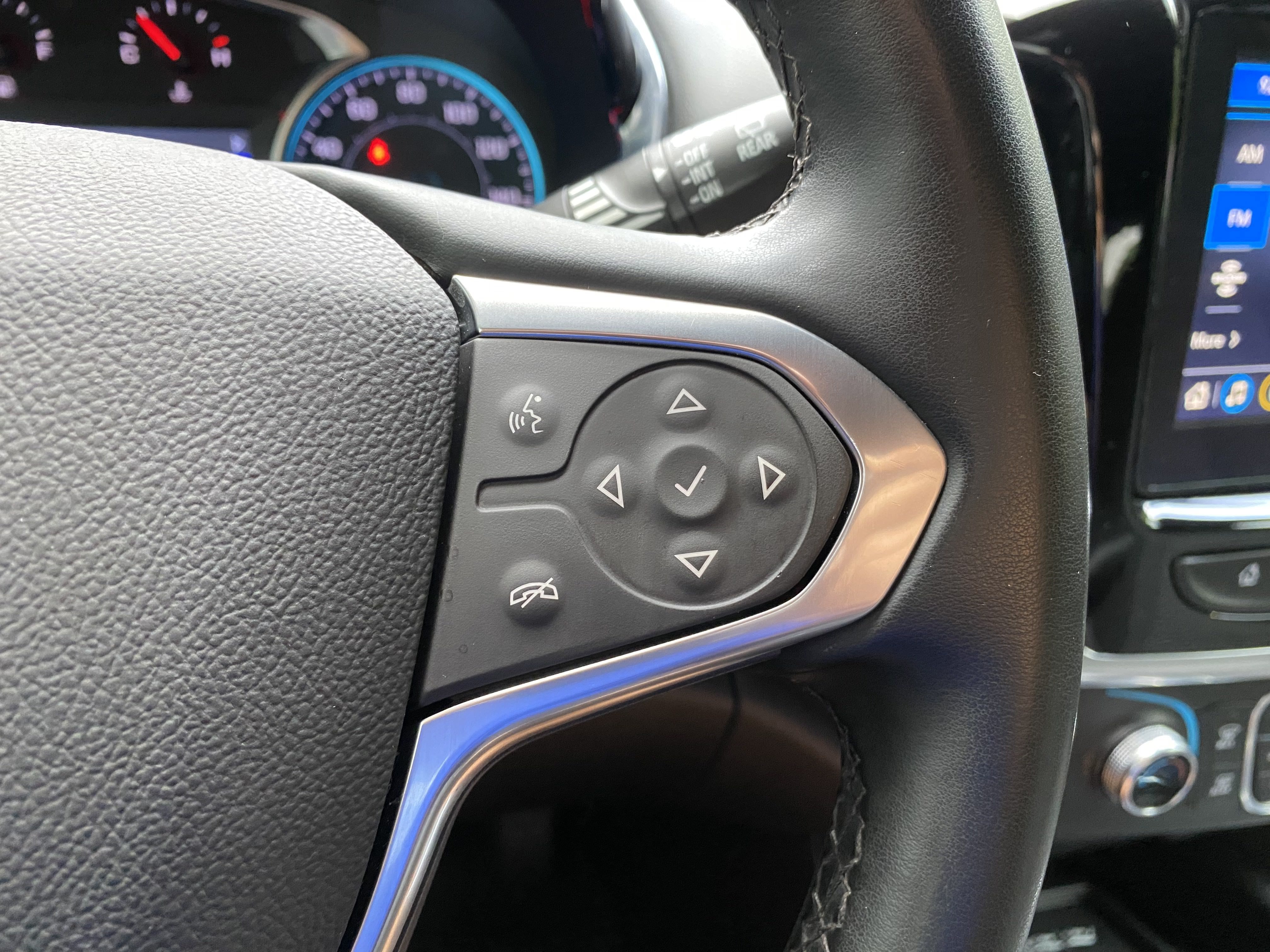 Used 2023 Chevrolet Traverse LT FWD image 20