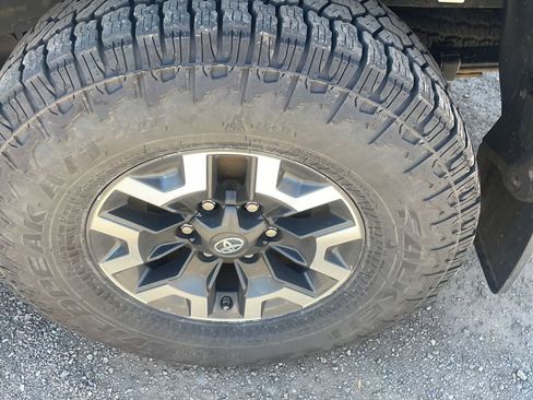 Used 2021 Toyota Tacoma TRD Off-Road image 23