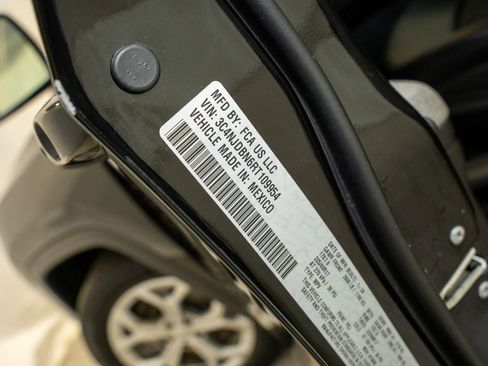 Used 2024 Jeep Compass Latitude image 19