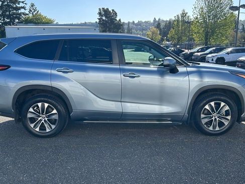 Certified 2024 Toyota Highlander XLE AWD/4WD image 4