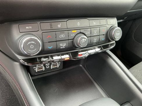 Used 2025 Dodge Durango GT AWD/4WD image 21