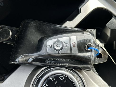 Used 2023 Ford Explorer XLT RWD image 35
