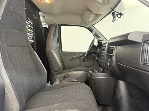 Used 2025 Chevrolet Express 2500 w/ Driver Convenience Package RWD image 10