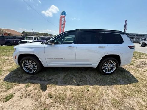 Used 2024 Jeep Grand Cherokee L Summit w/ Luxury Tech Group V AWD/4WD image 4
