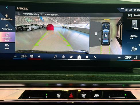 New 2026 BMW 750e xDrive image 30