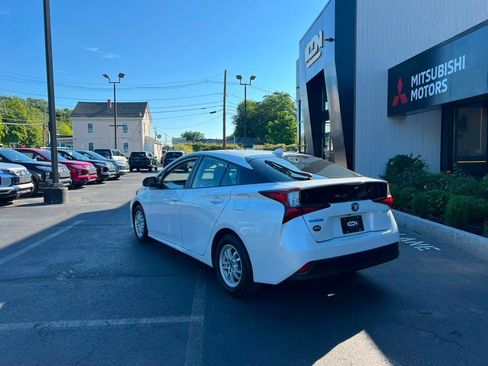 Used 2022 Toyota Prius LE FWD image 3