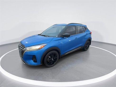 Used 2022 Nissan Kicks SR w/ Premium Package image 4