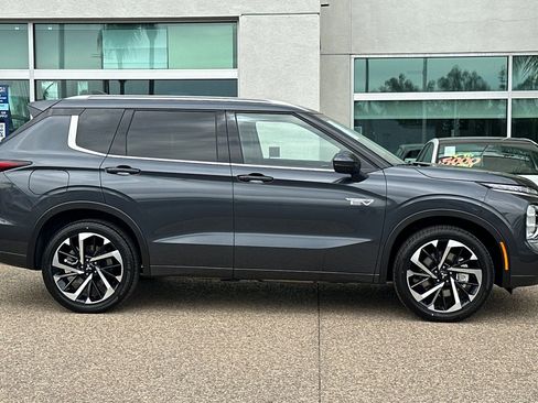 New 2025 Mitsubishi Outlander SEL image 3