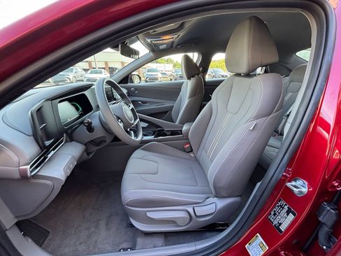 Used 2026 Hyundai Elantra Hybrid FWD image 27