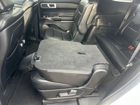 Used 2020 Ford Explorer XLT w/ Equipment Group 202A AWD/4WD image 17