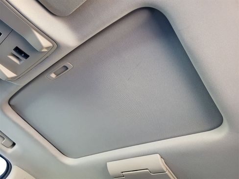 Used 2018 Chevrolet Suburban Premier image 23