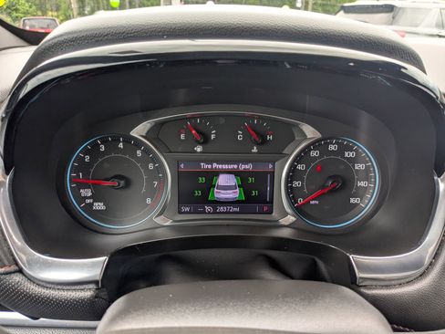 Used 2023 Chevrolet Traverse RS FWD image 16