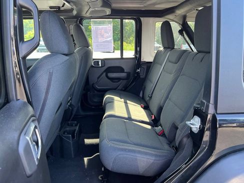 Used 2025 Jeep Wrangler Unlimited Sport AWD/4WD image 9