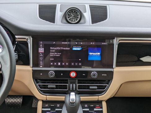 Used 2023 Porsche Macan image 17