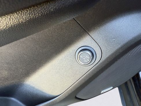 Used 2023 GMC Acadia SLT w/ Preferred Package image 40