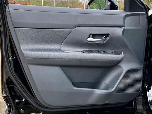 New 2026 Nissan Kicks SV w/ SV Premium Package FWD image 16