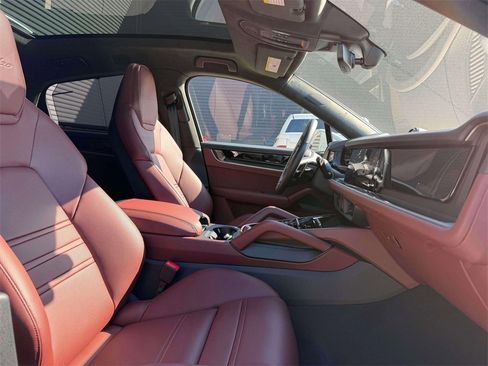 New 2026 Porsche Cayenne Turbo image 17