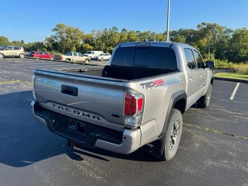 Used 2021 Toyota Tacoma TRD Off-Road w/ Technology Package AWD/4WD image 3