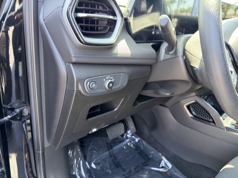 Used 2024 Chevrolet TrailBlazer LT FWD image 24