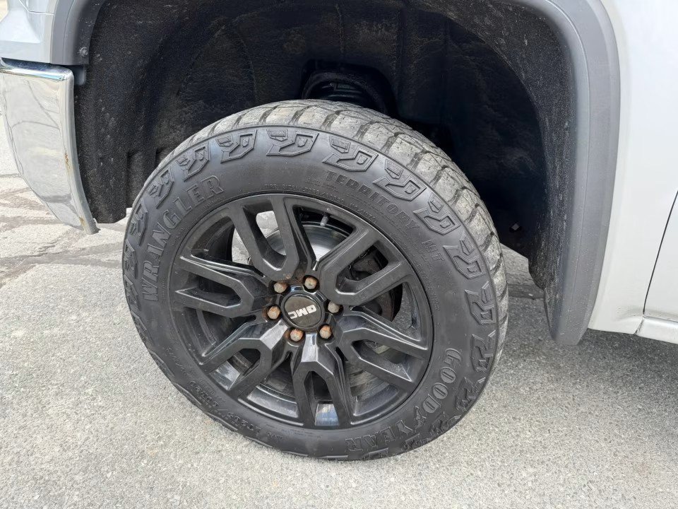 Used 2018 GMC Sierra 1500 SLT w/ SLT Premium Package AWD/4WD image 11