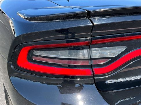 Used 2018 Dodge Charger R/T RWD image 28