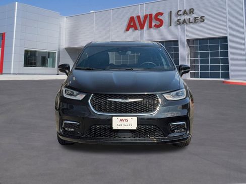 Used 2025 Chrysler Pacifica Select image 10