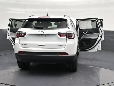 Used 2024 Jeep Compass Latitude AWD/4WD image 38
