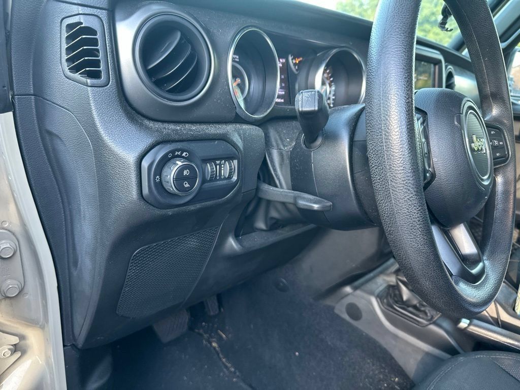 Used 2022 Jeep Gladiator Sport AWD/4WD image 14
