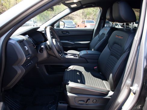 Used 2025 Nissan Pathfinder Rock Creek AWD/4WD image 15