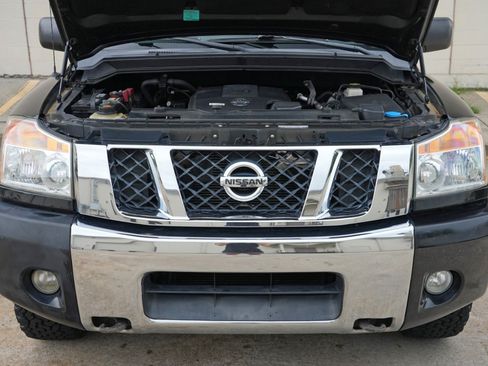 Used 2012 Nissan Titan SV w/ SV Value Truck Pkg AWD/4WD image 7