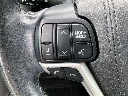 Used 2018 Toyota Highlander XLE FWD image 22