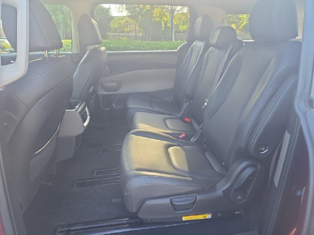 Used 2026 Kia Carnival FWD image 20